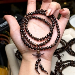 Chuỗi Trầm Hương Sánh Sớ Ngang 5li (108 Hạt) – Tinh Hoa Đất Trời & An Nhiên Tự Tại