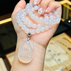 Chuỗi Cổ Mã Não Trắng 8mm Mặt Phật Bản Mệnh A Di Đà – Bình An & May Mắn