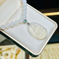 Chuỗi Cổ Mã Não Trắng 8mm Mặt Phật Bản Mệnh A Di Đà – Bình An & May Mắn