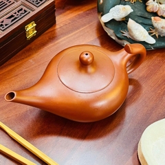 Ấm Tử Sa Dáng Thạch Hồ – Nghệ Thuật Trà Đạo Cổ Điển & Tinh Tế
