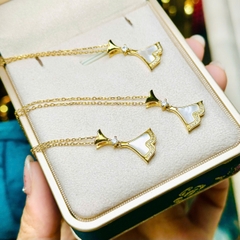 Dây Chuyền Quạt Xà Cừ Bạc Phủ Vàng – Vẻ Đẹp Kiêu Sa & Cổ Điển