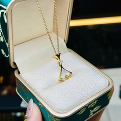 Dây Chuyền Quạt Xà Cừ Bạc Phủ Vàng – Vẻ Đẹp Kiêu Sa & Cổ Điển