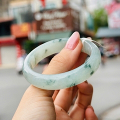 Vòng Nguyên Khối Tròn Phỉ Thúy Băng Phiêu Hoa – Vẻ Đẹp Thuần Khiết Từ Thiên Nhiên