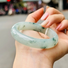 Vòng Nguyên Khối Tròn Phỉ Thúy Băng Phiêu Hoa – Vẻ Đẹp Thuần Khiết Từ Thiên Nhiên