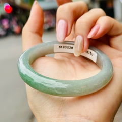 Vòng Nguyên Khối Phỉ Thúy Băng Điểm Lục – Vẻ Đẹp Thanh Khiết & Quý Phái