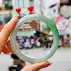 Vòng Nguyên Khối Phỉ Thúy Băng Điểm Lục – Vẻ Đẹp Thanh Khiết & Quý Phái