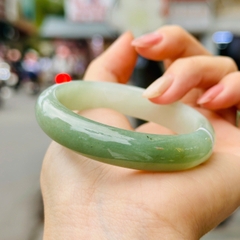 Vòng Ngọc Phỉ Thúy Nếp Băng Nền Lục Táo Type A – Sắc Xanh Thời Thượng & Quý Phái