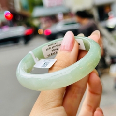 Vòng Ngọc Phỉ Thúy Nếp Băng Nền Lục Táo Type A – Sắc Xanh Thời Thượng & Quý Phái