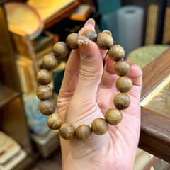 Vòng Tay Trầm Hải Nam Nổi 12mm – Tinh Hoa Đất Trời & Tâm Linh Hội Tụ