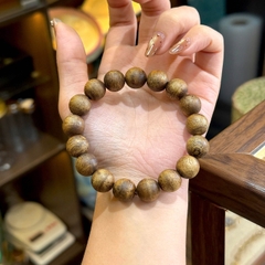 Vòng Tay Trầm Hải Nam Nổi 12mm – Tinh Hoa Đất Trời & Tâm Linh Hội Tụ