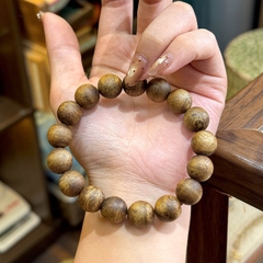 Vòng Tay Trầm Hải Nam Nổi 12mm – Tinh Hoa Đất Trời & Tâm Linh Hội Tụ