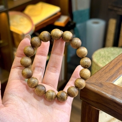 Vòng Tay Trầm Hải Nam Nổi 12mm – Tinh Hoa Đất Trời & Tâm Linh Hội Tụ