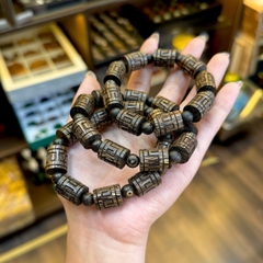 Vòng Tay Trầm Hương Trúc CNC Chữ Vạn 12li – Tinh Hoa Phong Thủy & An Nhiên