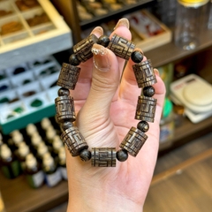 Vòng Tay Trầm Hương Trúc CNC Chữ Vạn 12li – Tinh Hoa Phong Thủy & An Nhiên