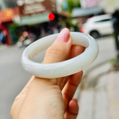 Vòng Tay Cẩm Thạch Phỉ Thúy Nếp Băng Type A – Vẻ Đẹp Thuần Khiết & Quý Phái