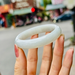 Vòng Tay Cẩm Thạch Phỉ Thúy Nếp Băng Type A – Vẻ Đẹp Thuần Khiết & Quý Phái