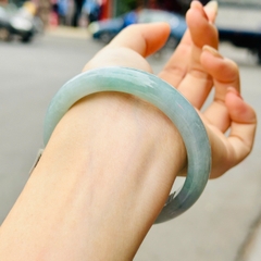 Vòng Tay Phỉ Thúy Băng Nền Tím Monet Điểm Lục (Type A) – Tuyệt Tác Thiên Nhiên Hồn Họa