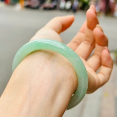 Vòng Bản Phỉ Thúy Bạch Đế Thanh Type A – Vẻ Đẹp Quyền Quý & Vĩnh Cửu