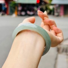 Vòng Bản Tròn Khối Phỉ Thuý Băng Type A – Vẻ Đẹp Thanh Khiết & Sang Trọng