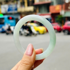 Vòng Ngọc Phỉ Thuý Băng Bản Đũa Type A – Vẻ Đẹp Thanh Khiết & Sang Trọng