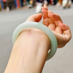 Vòng Ngọc Phỉ Thuý Băng Bản Đũa Type A – Vẻ Đẹp Thanh Khiết & Sang Trọng