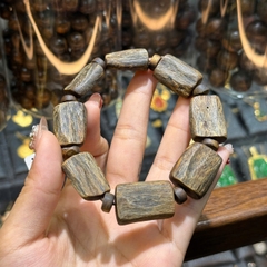 Vòng Trầm Hương Việt Nam Chìm Đốt Trúc – Đẳng Cấp Trầm Tự Nhiên