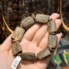 Vòng Trầm Hương Việt Nam Chìm Đốt Trúc – Đẳng Cấp Trầm Tự Nhiên