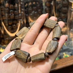 Vòng Trầm Hương Việt Nam Chìm Đốt Trúc – Đẳng Cấp Trầm Tự Nhiên