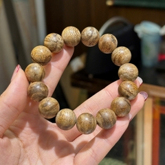 Vòng Tay Trầm Hương Campuchia 14mm – Tinh Hoa Đại Ngàn & Vượng Khí