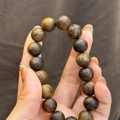 Chuỗi Trầm Hương Việt Nam 12ly Tự Nhiên – Kết Tinh Tinh Hoa Đất Trời