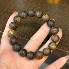 Vòng Trầm Hương Banh Campuchia 12mm – Tinh Hoa Thiên Nhiên & Đẳng Cấp Hội Tụ