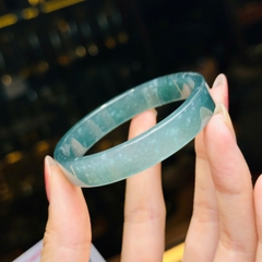 Vòng Tay Ngọc Phỉ Thúy Lam Băng (Jadeite Type A) – Bản Vuông Sang Trọng & Đẳng Cấp