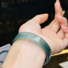 Vòng Tay Ngọc Phỉ Thúy Lam Băng (Jadeite Type A) – Bản Vuông Sang Trọng & Đẳng Cấp