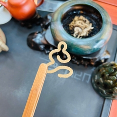 Nhang Thiền, Nhang Trầm Hương Tạo Hình Người Thiền (hộp đỏ) – Độc Bản Thanh Tịnh.