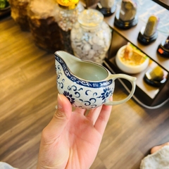 Ấm Châm Trà Gốm Sứ Hoa Văn Cổ Điển – Nét Đẹp Tinh Tế & Sang Trọng