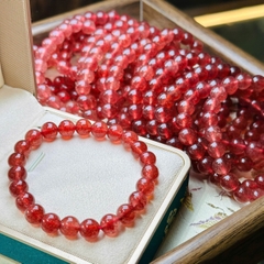 Vòng Tay Thạch Anh Dâu Tây Hồng 8mm – Vẻ Đẹp Ngọt Ngào & Tràn Đầy Sức Sống