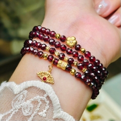 chuỗi ngọc hồng lựu cắt giác 4.5mm mix charm bạc phủ vàng