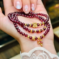 chuỗi ngọc hồng lựu cắt giác 4.5mm mix charm bạc phủ vàng