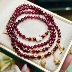 chuỗi ngọc hồng lựu cắt giác 4.5mm mix charm bạc phủ vàng