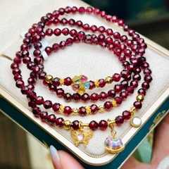 chuỗi ngọc hồng lựu cắt giác 4.5mm mix charm bạc phủ vàng