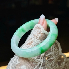 Vòng Ngọc Phỉ Thuý Bạch Đế Thanh – Vẻ Đẹp Thanh Tao & Quý Phái