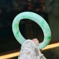 Vòng Ngọc Phỉ Thuý Bạch Đế Thanh – Vẻ Đẹp Thanh Tao & Quý Phái