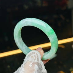 Vòng Tay Ngọc Phỉ Thúy Xanh Cay Bạch Đế Thanh – Vẻ Đẹp Tuyệt Mỹ & Quý Phái