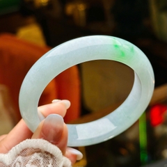 Vòng Ngọc Phỉ Thúy Băng Điểm Lục Táo – Vẻ Đẹp Thanh Khiết & Quý Phái