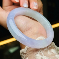 Vòng Tay Nguyên Khối Phỉ Thuý Đới Xuân Tài – Sắc Màu Thanh Tao & Sang Trọng