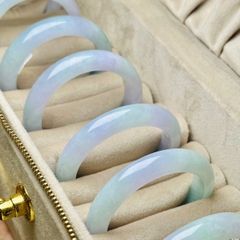 Vòng Tay Nguyên Khối Phỉ Thuý Đới Xuân Tài – Sắc Màu Thanh Tao & Sang Trọng