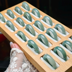Nhẫn Lam Băng Ngọc Bản Hẹ – Vẻ Đẹp Thanh Khiết & Sang Trọng