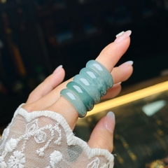 Nhẫn Lam Băng Ngọc Bản Hẹ – Vẻ Đẹp Thanh Khiết & Sang Trọng