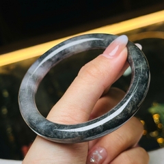 Vòng Bản Tròn Ngọc Phỉ Thúy Đen (Ô Kê Chủng) – Vẻ Đẹp Quyền Quý & Huyền Bí