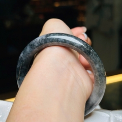 Vòng Bản Tròn Ngọc Phỉ Thúy Đen (Ô Kê Chủng) – Vẻ Đẹp Quyền Quý & Huyền Bí